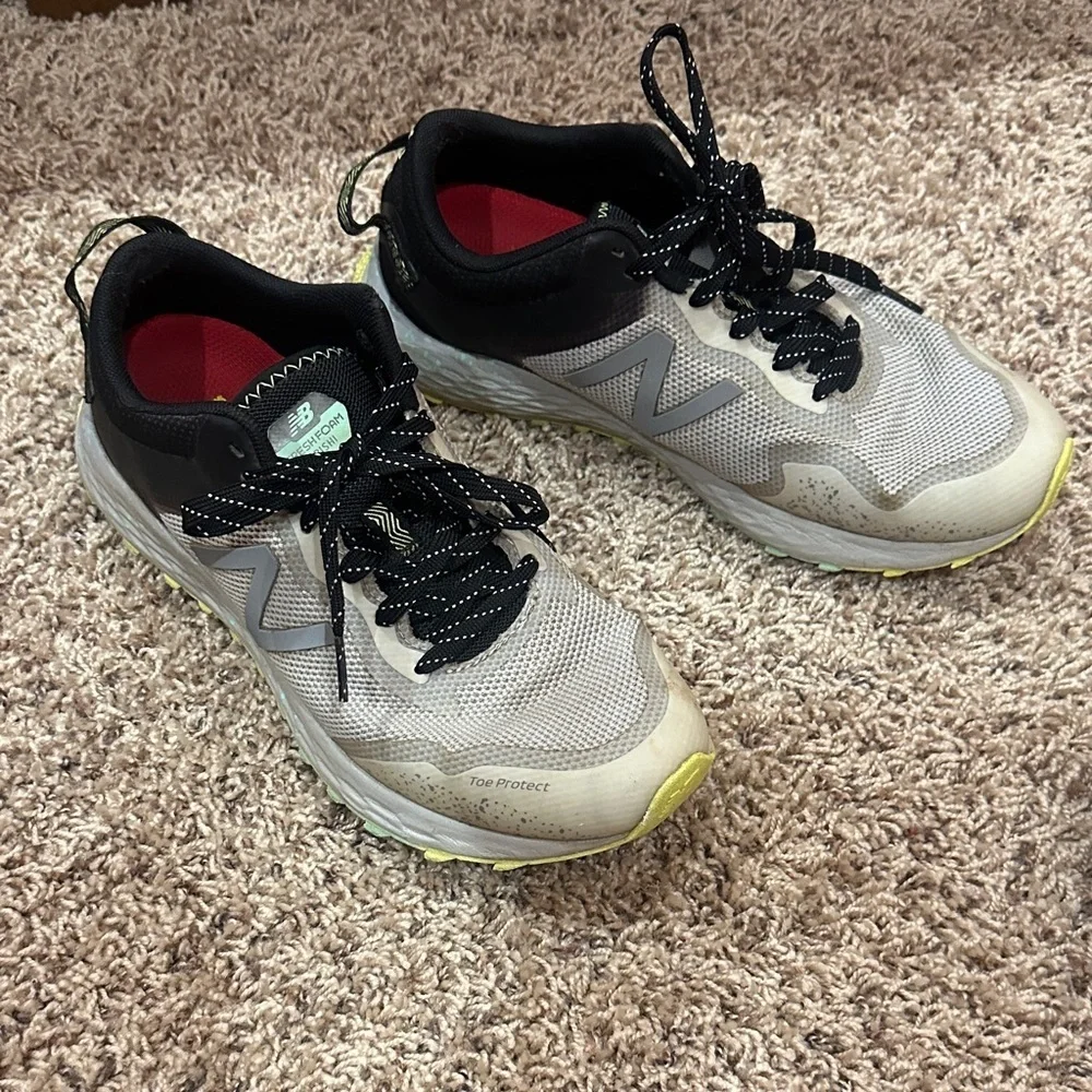 New Balance women Black and Gray Sneakers size 9